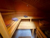 12 Sauna